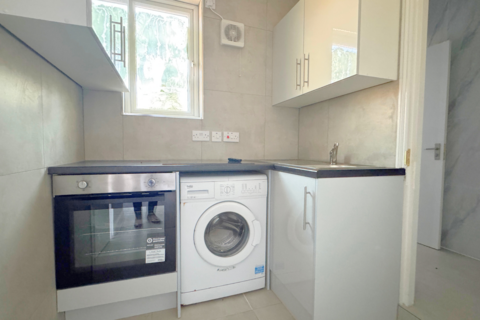 Studio to rent, Wickham Lane, London