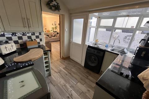 2 bedroom end of terrace house for sale, Oxford Street, Church Gresley DE11