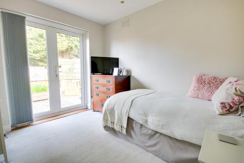 2 Braeside Crescent, Southampton, SO19 7AZ