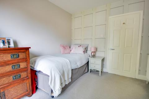 2 Braeside Crescent, Southampton, SO19 7AZ