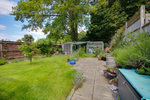 2 Braeside Crescent, Southampton, SO19 7AZ