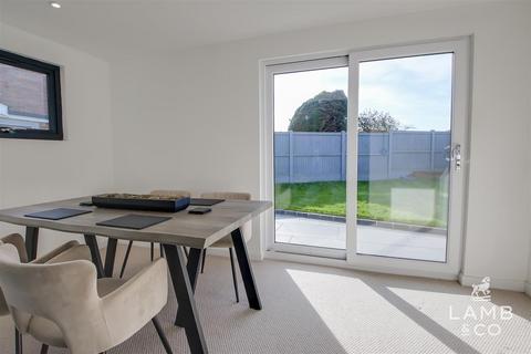 43 Constable Avenue, Clacton-on-sea, CO16 8XA