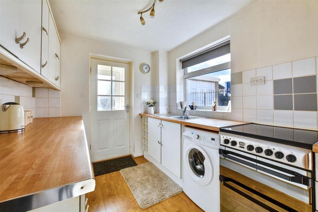 Kitchen 2.jpeg