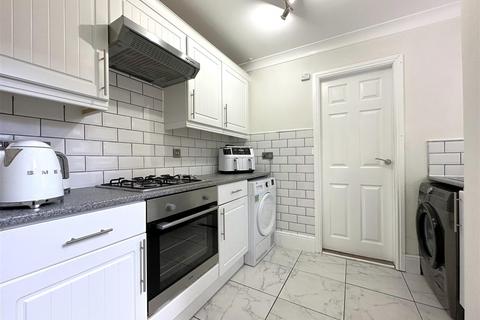 3 bedroom terraced house for sale, London Road, New Balderton, Newark