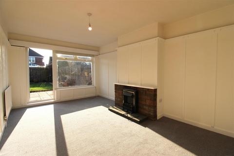 2 bedroom bungalow to rent, Newlands Avenue, Whitley Bay