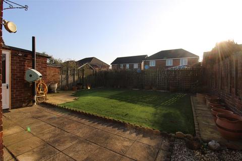 2 bedroom bungalow to rent, Newlands Avenue, Whitley Bay