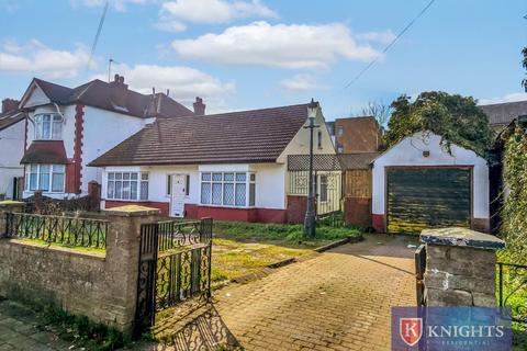 3 bedroom bungalow for sale, Church Street, London, N9