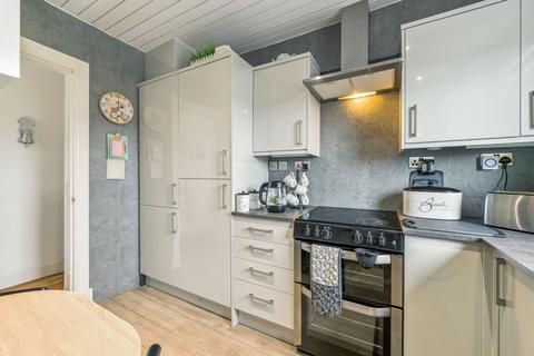 32 Burnside Crescent, Fauldhouse, Bathgate, EH47 9JB