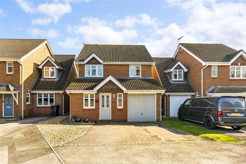 3 bedroom house for sale, Peacock Close, Chichester