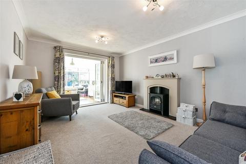 3 bedroom house for sale, Peacock Close, Chichester