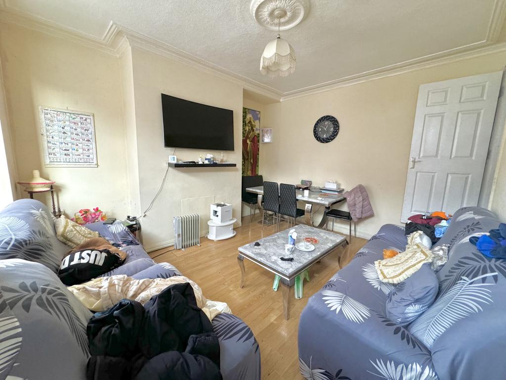 House in Leeds, West Yorkshire - View 3
