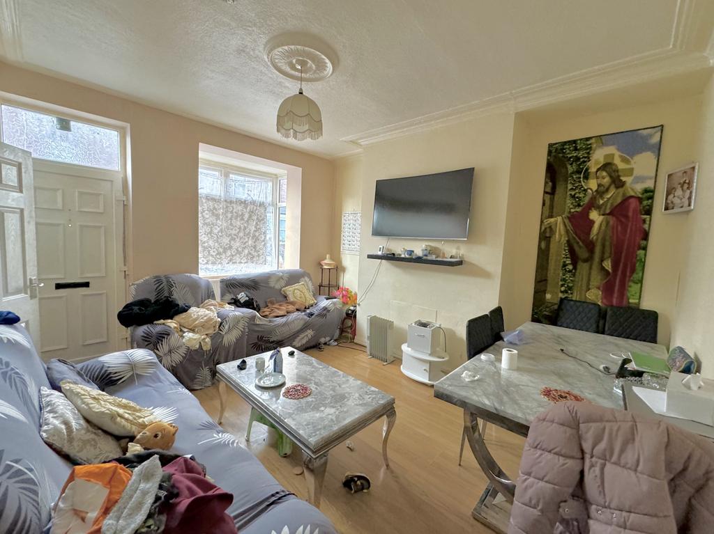 House in Leeds, West Yorkshire - View 4