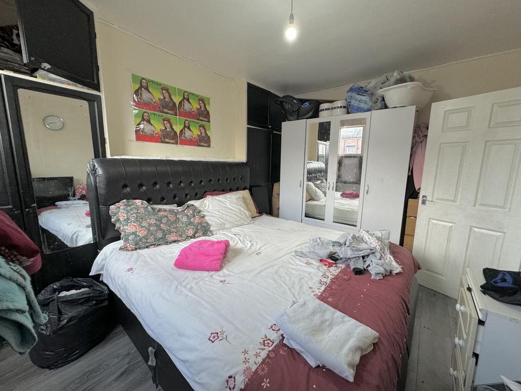 House in Leeds, West Yorkshire - More