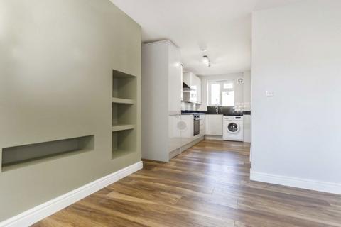 1 bedroom flat to rent, Cardross Street, London W6