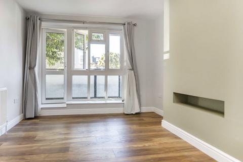 1 bedroom flat to rent, Cardross Street, London W6