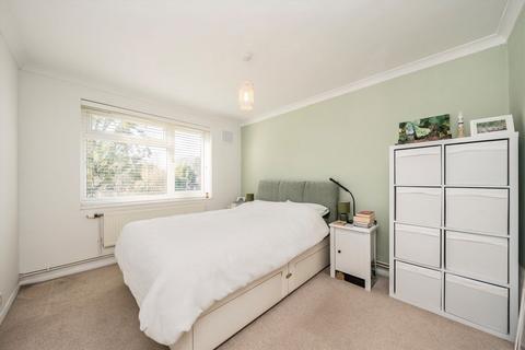 3 bedroom flat for sale, Queenswood Avenue, Hampton TW12