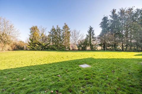 4, Lytton House Queenswood Avenue, Hampton, TW12 3AS