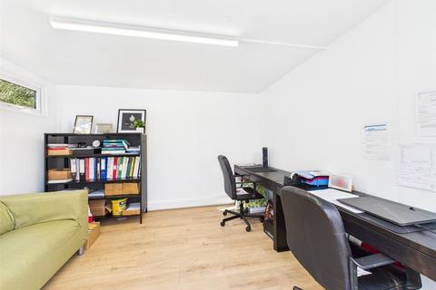 6 Bourne Lane, Brimscombe, Stroud, GL5 2RJ