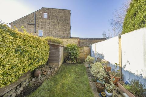 25 Cross Road, Kingston Upon Thames, KT2 6HG