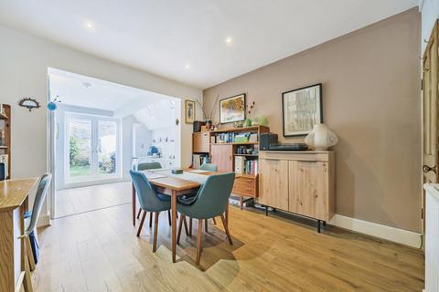 25 Cross Road, Kingston Upon Thames, KT2 6HG