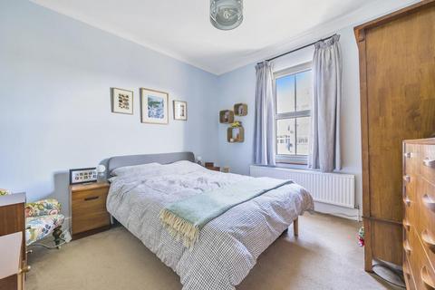 25 Cross Road, Kingston Upon Thames, KT2 6HG