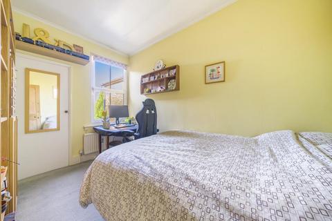 25 Cross Road, Kingston Upon Thames, KT2 6HG