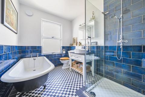 25 Cross Road, Kingston Upon Thames, KT2 6HG