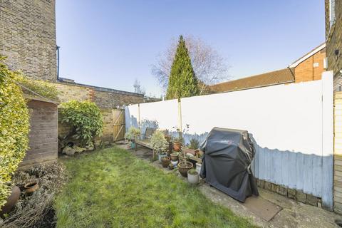 25 Cross Road, Kingston Upon Thames, KT2 6HG