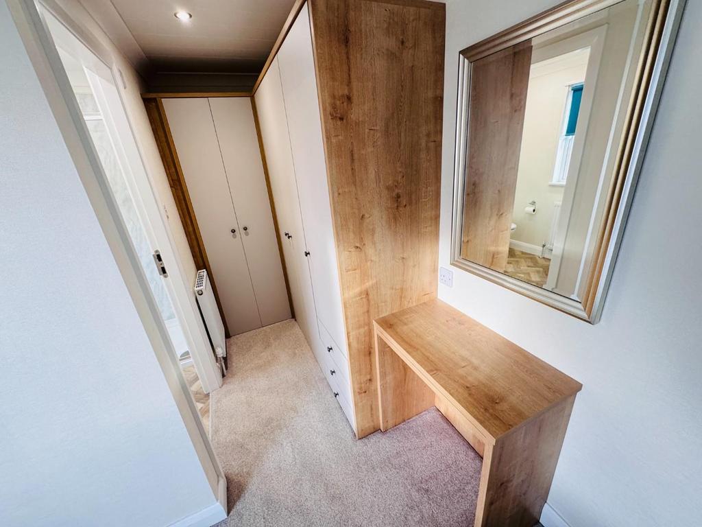 Dressing / wardrobes