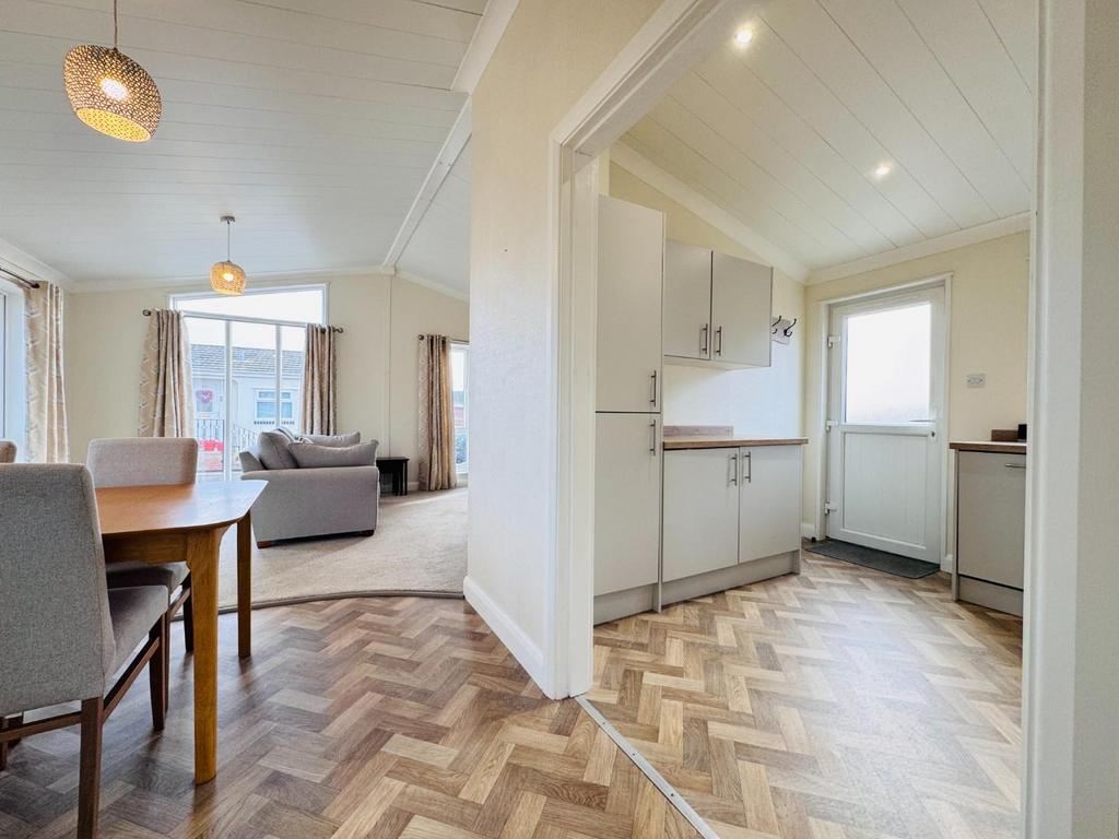 Dining into kitchen
