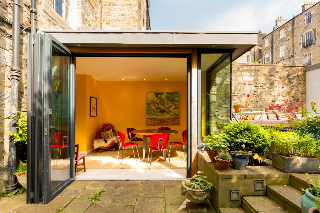 Breakfast Room Opening onto Garden