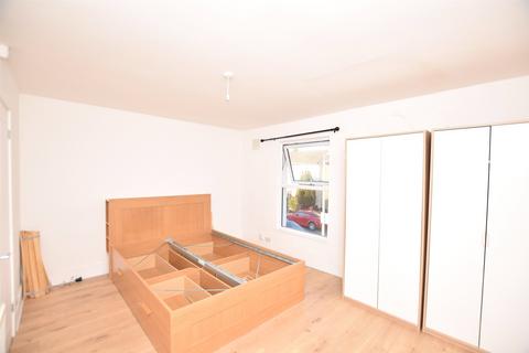 2 bedroom end of terrace house for sale, George Street, Romford RM1