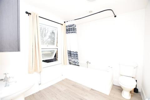 2 bedroom end of terrace house for sale, George Street, Romford RM1