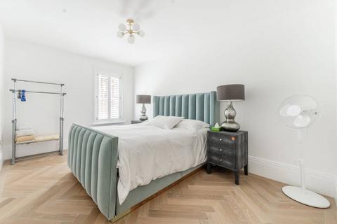 3 bedroom flat to rent, Drayton Gardens, Chelsea, London, SW10