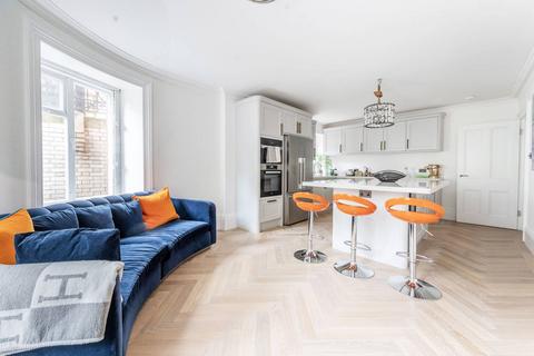 3 bedroom flat to rent, Drayton Gardens, Chelsea, London, SW10