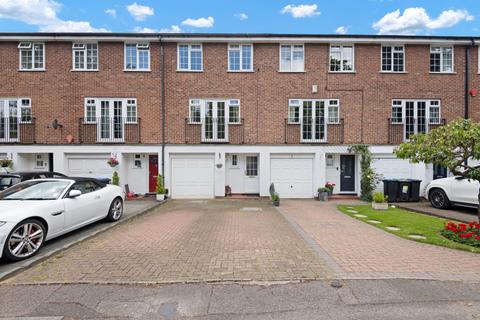 4 bedroom terraced house to rent, Colonels Walk, The Ridgeway, Enfield, Greater London, EN2