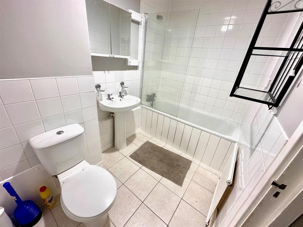 Bathroo.jpg