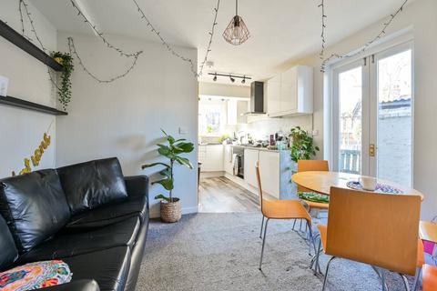 2 bedroom end of terrace house to rent, Aylesbury Road, Elephant and Castle, London, SE17