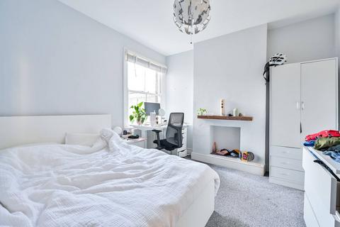 2 bedroom end of terrace house to rent, Aylesbury Road, Elephant and Castle, London, SE17