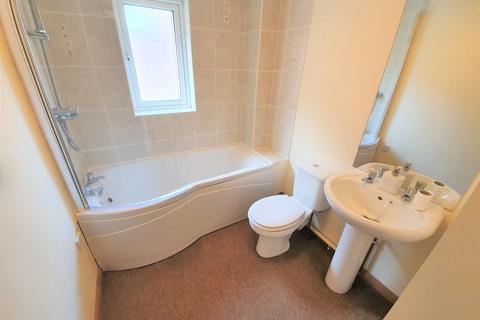 2 bedroom flat to rent, Chapel Park Gardens, Launceston, PL15