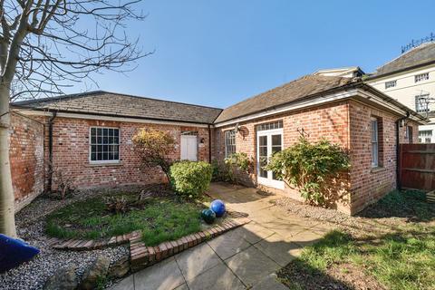 2 bedroom bungalow for sale, The Crescent, Gloucestershire GL1