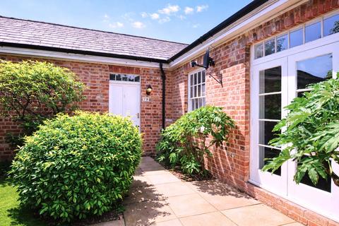 2 bedroom bungalow for sale, The Crescent, Gloucestershire GL1
