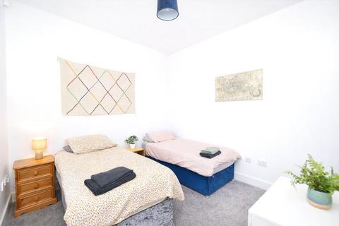 2 bedroom bungalow for sale, The Crescent, Gloucestershire GL1