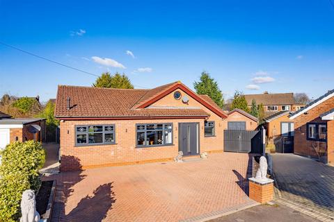 3 bedroom bungalow to rent, Penryn Avenue, Sale