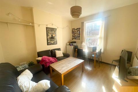 4 bedroom end of terrace house to rent, *£125pppw bills included* Church Avenue, Lenton, NG7 2EW - UON