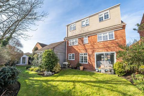 4 bedroom detached house for sale, Chinnor Close, Bedford