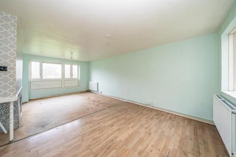 2 bedroom flat for sale, Barley Croft, Leverstock Green, Hemel Hempstead, Hertfordshire, HP2 4UU