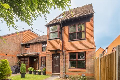 1 bedroom maisonette for sale, Veryan, Goldsworth Park, Woking, Surrey, GU21