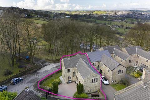 2 April Gardens, Queensbury, Bradford, BD13 1AA