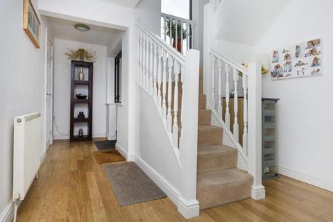 2 April Gardens, Queensbury, Bradford, BD13 1AA